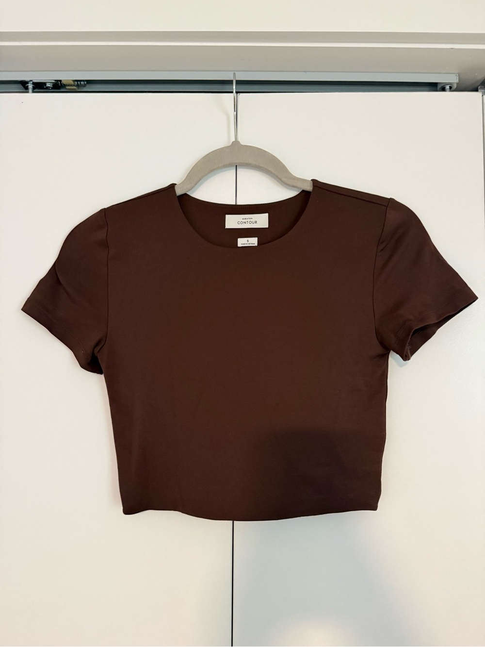 Aritzia Babaton Contour Crew Crop Top S dark brown